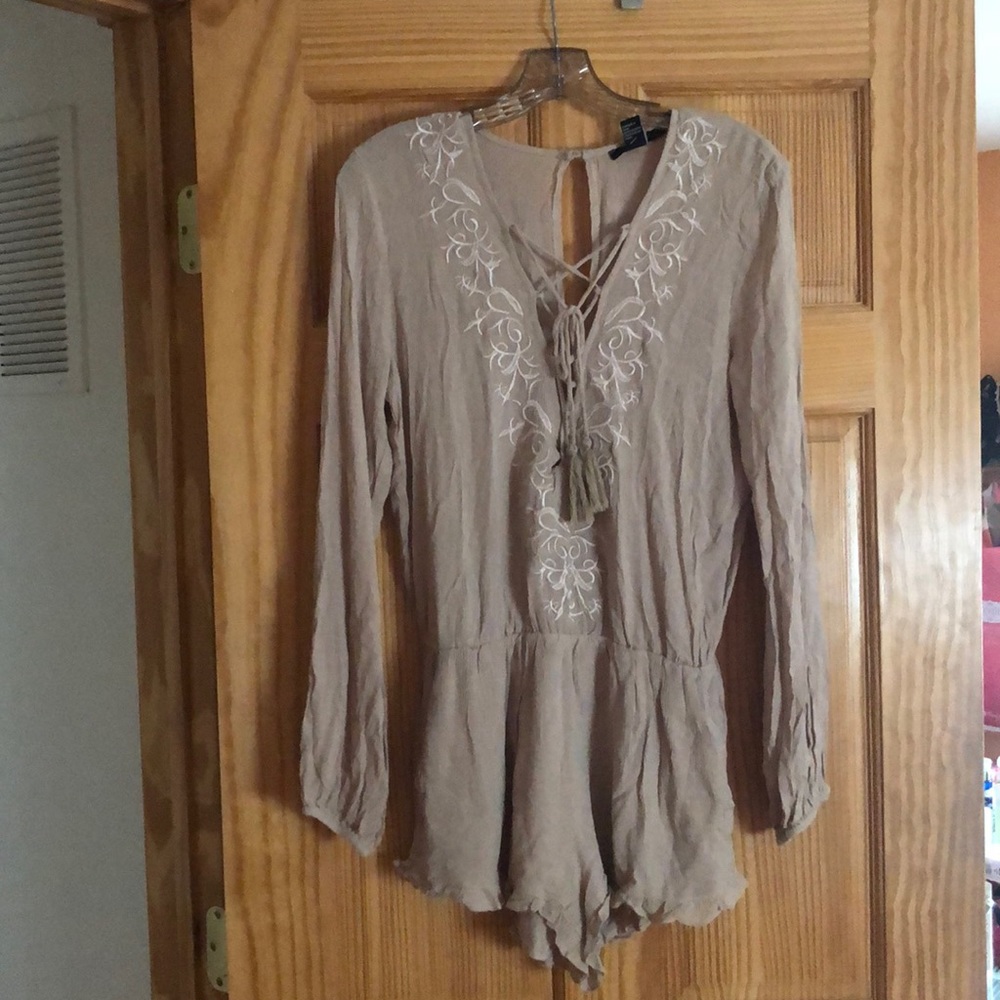 Lace up long sleeve ruffle hem romper taupe